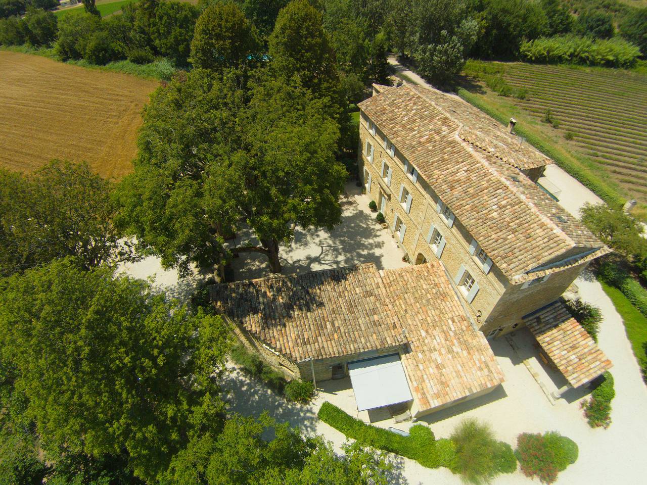 Casa de huéspedes 'Azur' con piscina compartida, terraza compartida y Wi-Fi in Colonzelle, Región de Nyons