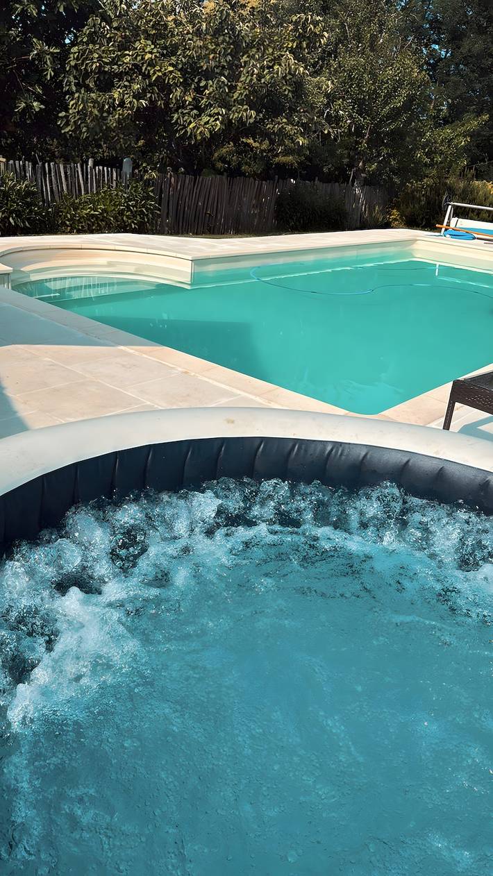 Location de vacances pour 2 personnes, avec Jacuzzi et Jardin à Montagnac-la-Crempse