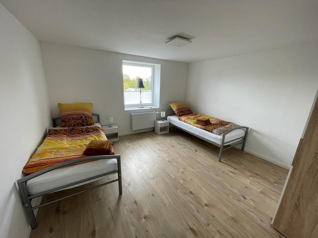 Gemütliches Zweibett-Zimmer in Schleswig-Holstein - ideal für Monteure und Geschäftsreisende, Gemeinschaftsbad (Zimmer Nr. 5) in Groß Vollstedt, Rendsburg-Eckernförde