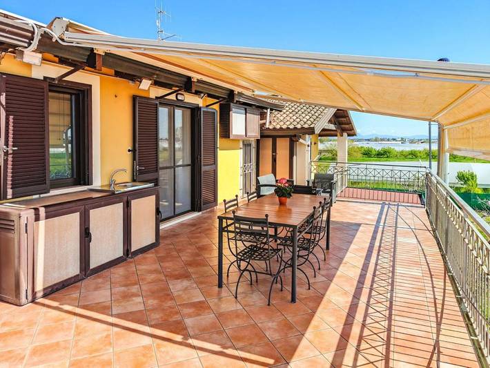 Appartamento per 6 persone, con Balcone e Terrazza nonché Giardino a Pontecagnano Faiano