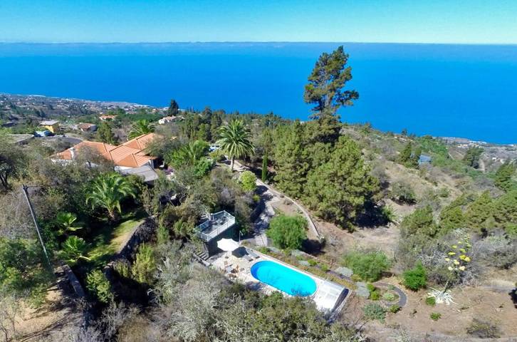 Chalet para 6 personas, con jardín además de vistas y piscina, Se admiten mascotas en La Palma