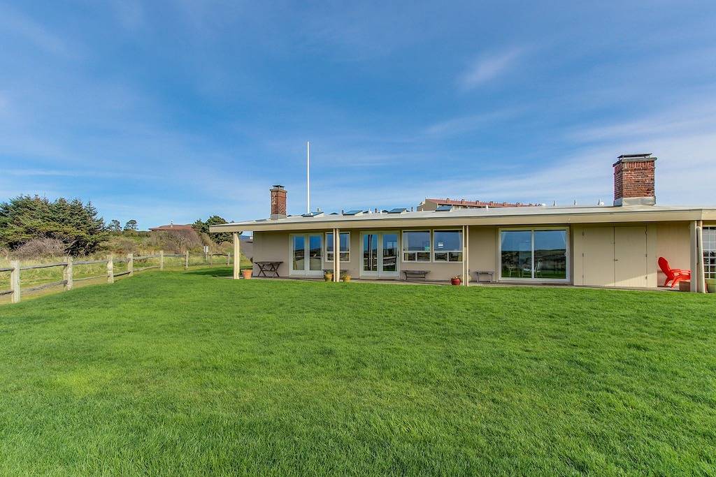 Ganze Wohnung, Sunny, direkt am Meer Wohnung w / tolle Aussicht und einfach Zugang zum Strand in Gearhart, Clatsop County