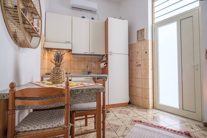 Entire studio, Holiday Home "Tyndaris" with Wi-Fi & Air Conditioning in Oliveri, Messina Province