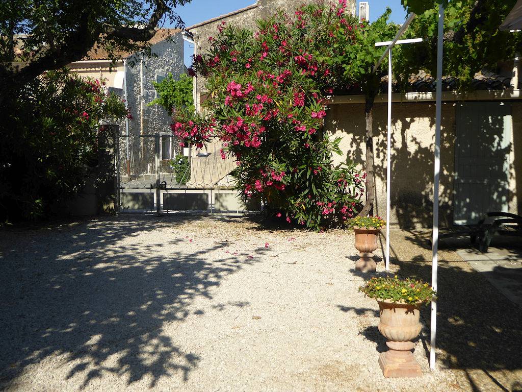 Gîte "Les Lauriers Roses" dans le parc des Alpilles in Mouriès, Région d'Arles