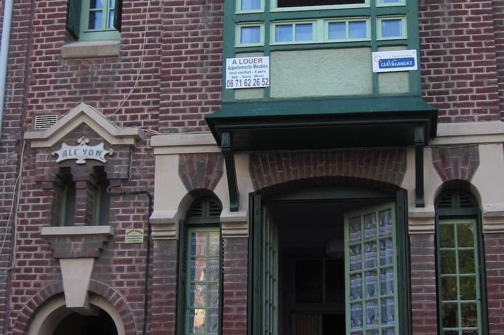 Appartement entier, F2 refait à neuf à Mers les Bains, à 50m de la plage, vue sur mer in Mers-les-Bains, Région d'Abbeville