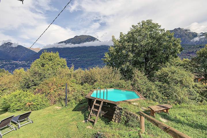 Agriturismo per 3 persone, con Giardino e Piscina per bambini in Lombardia