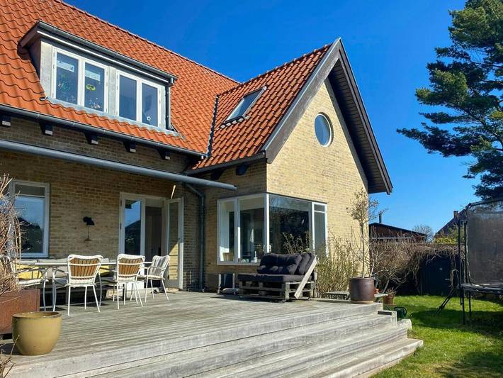 Ferienhaus für 6 Personen, mit Balkon und Whirlpool sowie Terrasse und Garten
