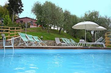 Cottage pour 4 personnes, avec terrasse ainsi que jardin et piscine, animaux acceptés dans Corsanico Bargecchia