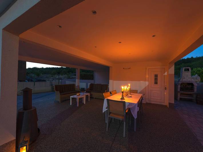 Villa in Ugljane mit privatem Pool in Dalmatinisches Zagora