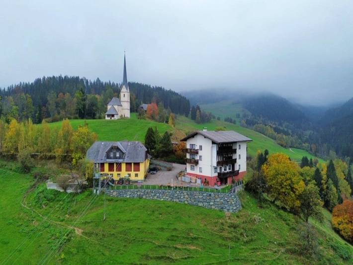 Gîte pour 4 personnes, avec sauna et jacuzzi, adapté aux familles dans Eberstein