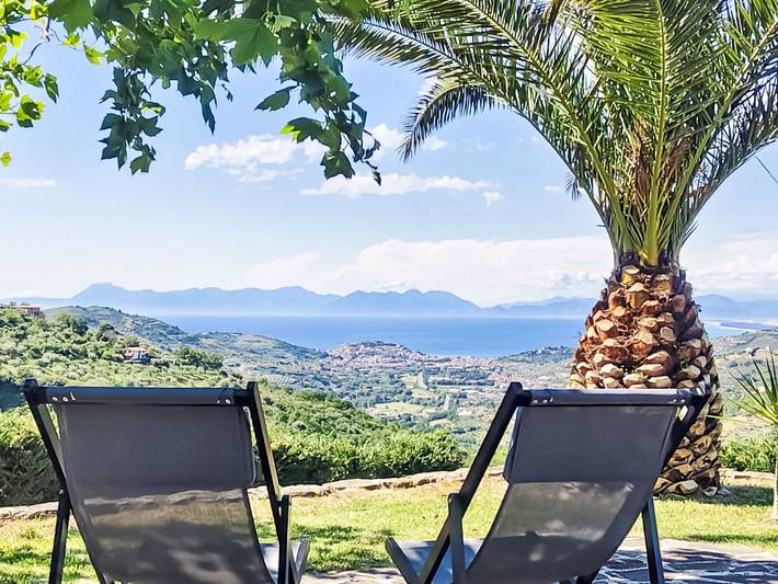 Baita per 4 persone, con Terrazza e Giardino nonché Piscina in Campania