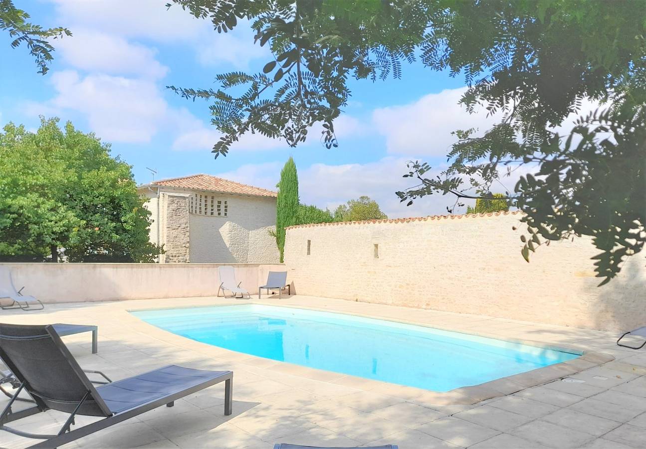 Le Logis du Pigeonnier - Le Grand Courdeault in Saint-Pierre-d'Amilly, Région de Rochefort