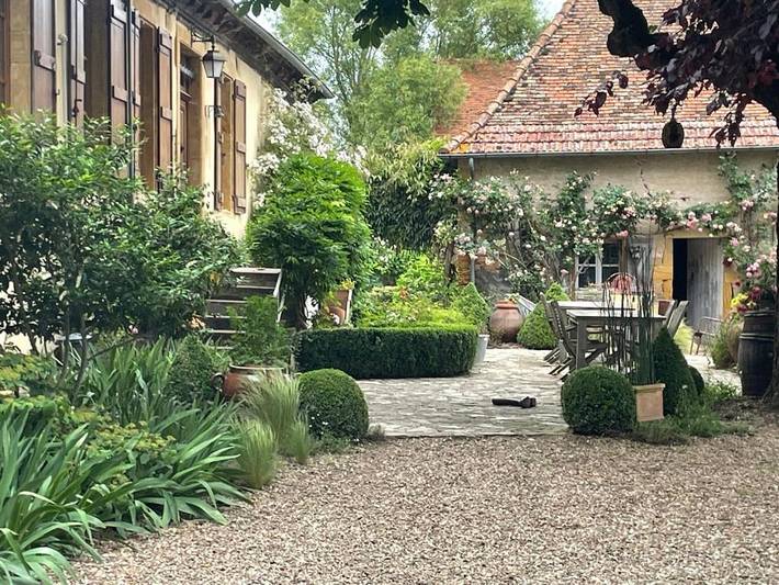 Chambre d’hôte pour 6 personnes, avec Terrasse et Jardin ainsi que Piscine et Vue