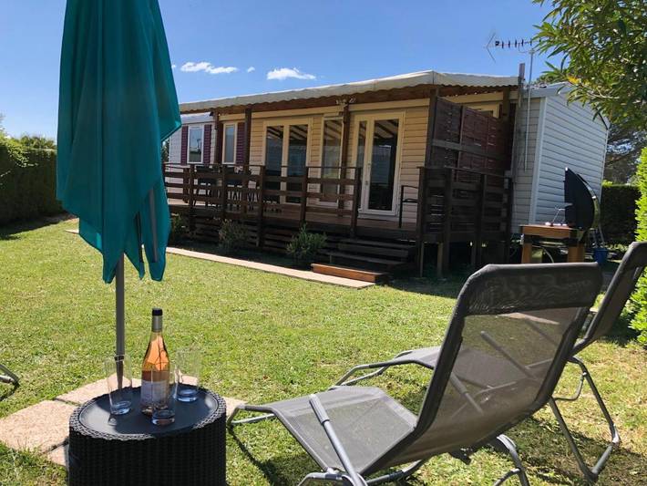 Camping pour 6 personnes, avec Balcon et Jacuzzi ainsi que Terrasse et Jardin
