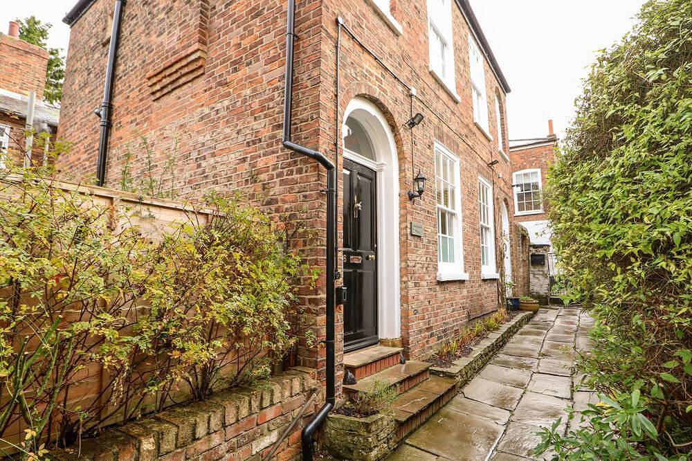 Magdalene House, family friendly, character holiday cottage in Louth in Louth, Lincolnshire