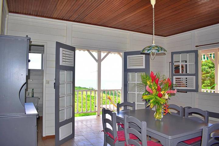 Location de vacances pour 5 personnes, avec vue et jardin ainsi que terrasse et piscine dans Bellefontaine (Martinique) - 3