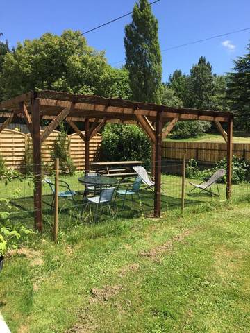 Gîte pour 3 personnes, avec jardin et vue, animaux acceptés à Biron