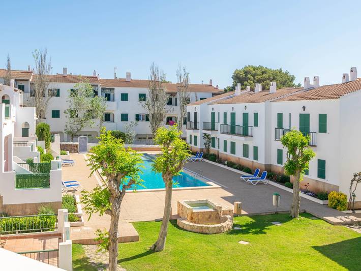 Apartamento para 5 personas, con Terraza además de Jardín y Piscina en Son Parc