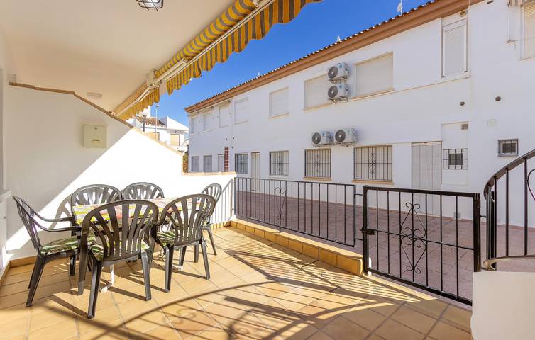 Appartement en bord de mer avec parking et climatisation, à 1,5 km de Playa Vistamar in Torre de la Horadada, Pilar de la Horadada