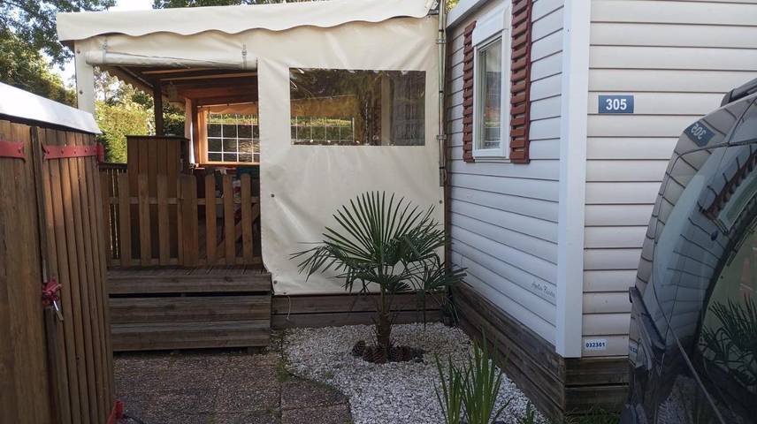 Camping pour 8 personnes, avec jacuzzi ainsi que jardin et piscine