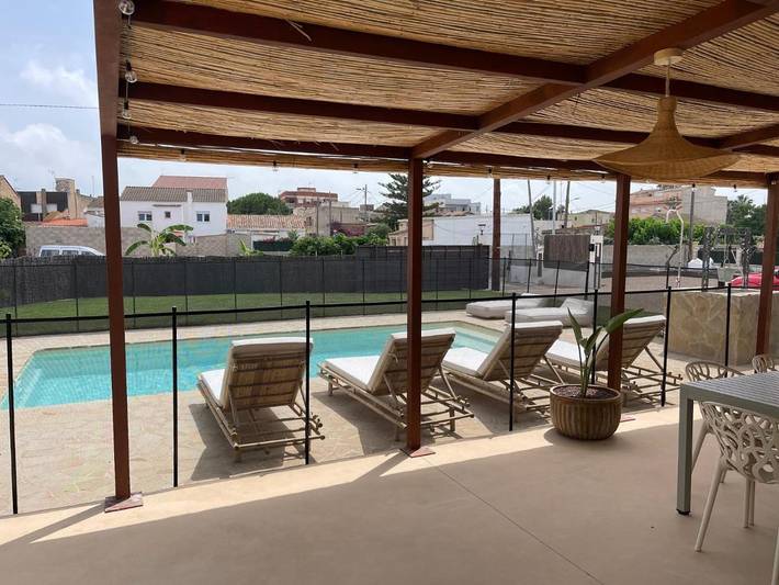 Casa rural para 10 personas, con Balcón y Terraza además de Jardín y Piscina en La Cava