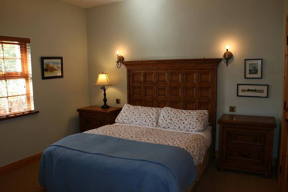 1st Class Cottage Location - Teach Mor at The Priory Killarney Courtyard in Scrahane, Killarney