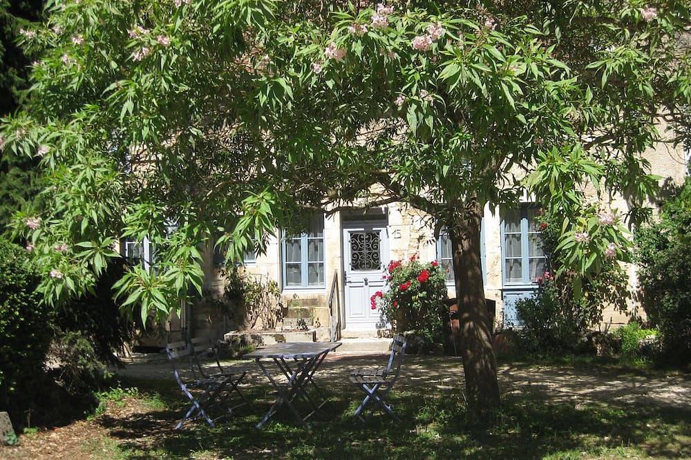 Le Piano - Nouveau gîte de charme. in Flavigny-sur-Ozerain, Région de Montbard