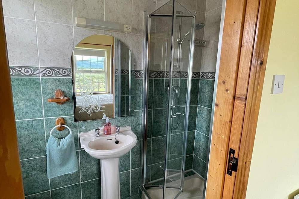 Peaceful with spectacular views of Ring of Kerry on the Wild Atlantic Way,Wifi in Caragh, County Kerry