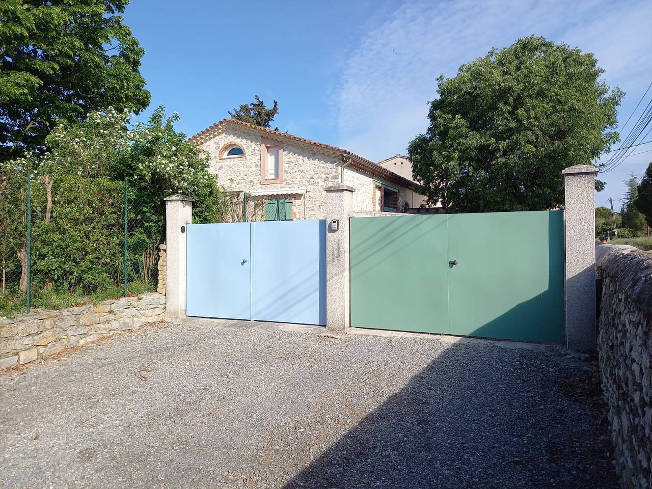 Le Gîte Du Vieux Mûrier Côté Est : jardin privé, Wi-Fi et climatisation in Saint-Jean-de-Serres, Région d'Alès