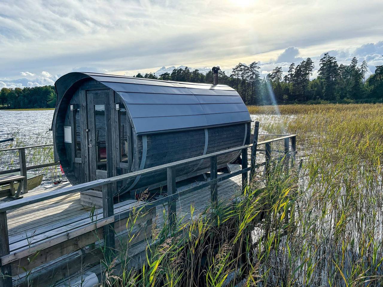 Seegut Hovmantorp – exklusives Ferienhaus am See mit Sauna & Platz für 12 Gäste in Rottnen