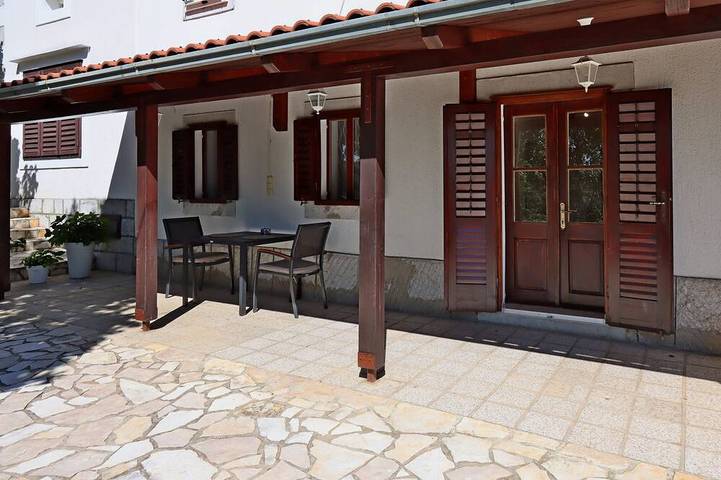 Ganze Wohnung, 1-Zimmer-Ferienwohnung mit Terrasse Klenovica, Novi Vinodolski in Klenovica, Primorje-Gorski Kotar