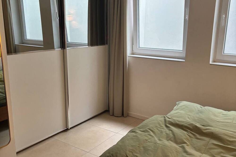 Appartamento intero, Beautiful apartment with private access in a quiet location with good transport links in Francoforte, Hesse del Sur