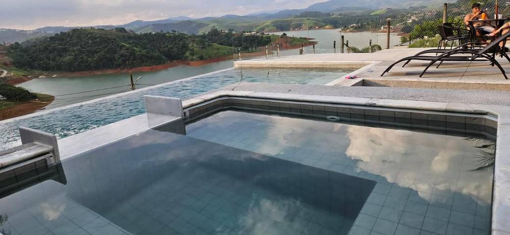 Casas e apartamentos de temporada para 15 pessoas, com vista para o lago e vista e ainda jardim and piscina, com animais de estimação em Igaratá