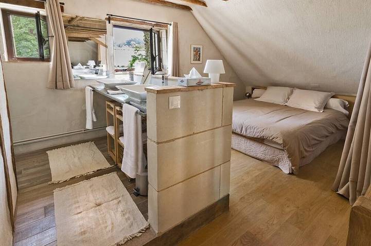 Gîte pour 4 personnes, avec jardin ainsi que terrasse et piscine à Cravant-les-Côteaux - 2
