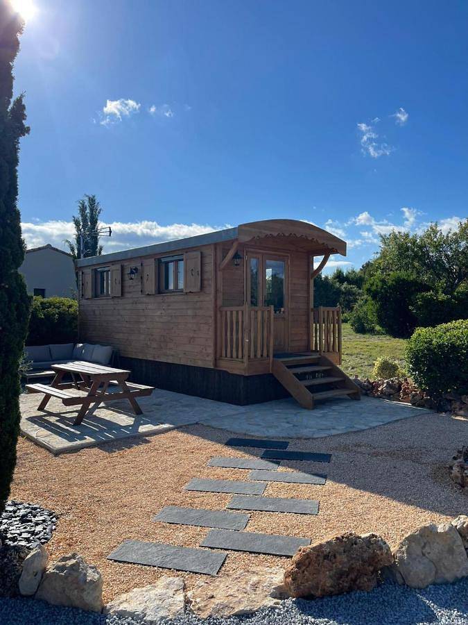 Parc de vacances pour 3 personnes, avec terrasse et piscine ainsi que jardin et vue à Assignan - 2
