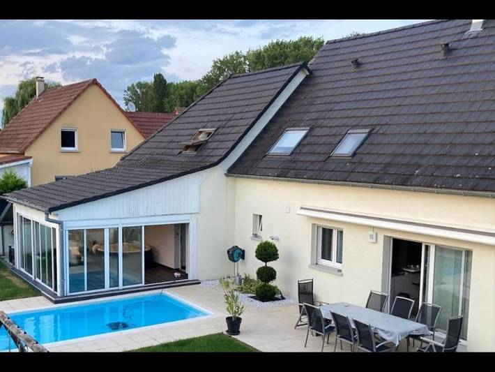Location de vacances pour 8 personnes, avec Jacuzzi et Terrasse ainsi que Jardin et Piscine dans Porte-du-Ried