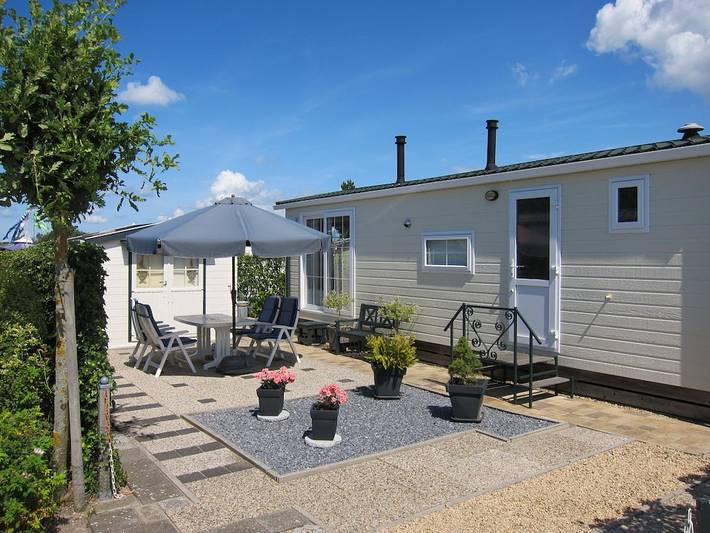 Chalet voor 4 personen, met zwembad en terras in Renesse