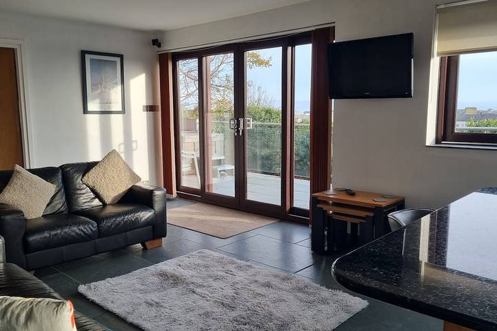 Holiday rental for 4 people, with garden and balcony as well as hot tub, with pets in Pwllheli