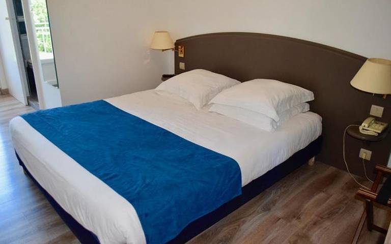 Hôtel pour 2 personnes, avec vue ainsi que terrasse et jardin à Lacave - 4