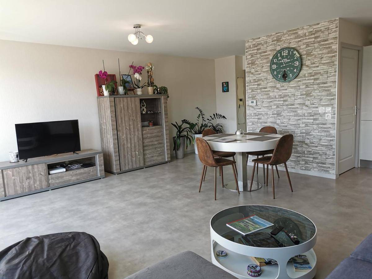 Appartement entier, Two-Bedroom Apartment in Clermont-Ferrand, Parc naturel régional des Volcans d'Auvergne