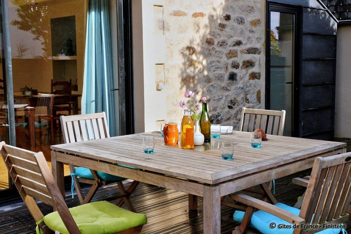 Derrière la charmille in Combrit, Côte de Cornouaille