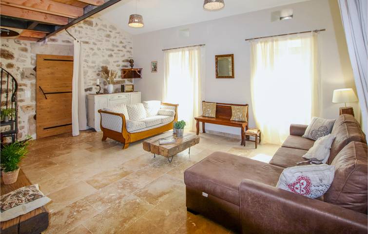 Location de vacances pour 9 personnes, avec piscine ainsi que jardin et terrasse, animaux acceptés à Banne - 4