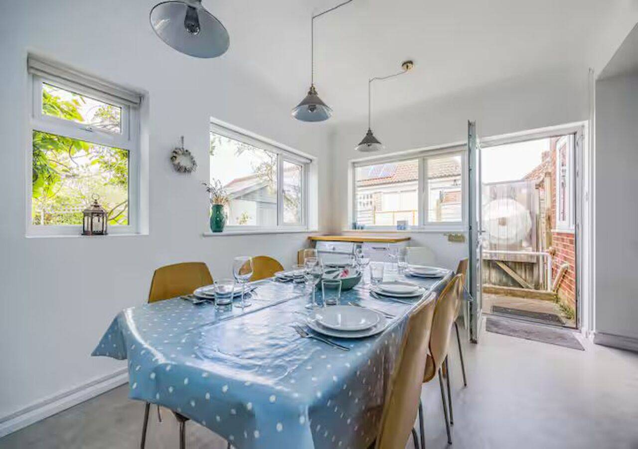 Charming South Coast Family Home - Pass the Keys in Chichester, Sussex Occidental