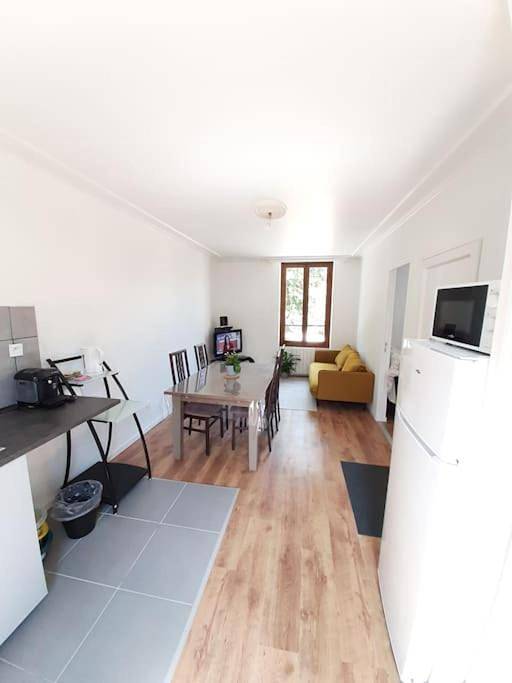 Appartement entier, Résidence du Houx - 4 (Astérix, Aéroport Cdg, Chantilly, Parc expos...) in Survilliers, Val-d'Oise