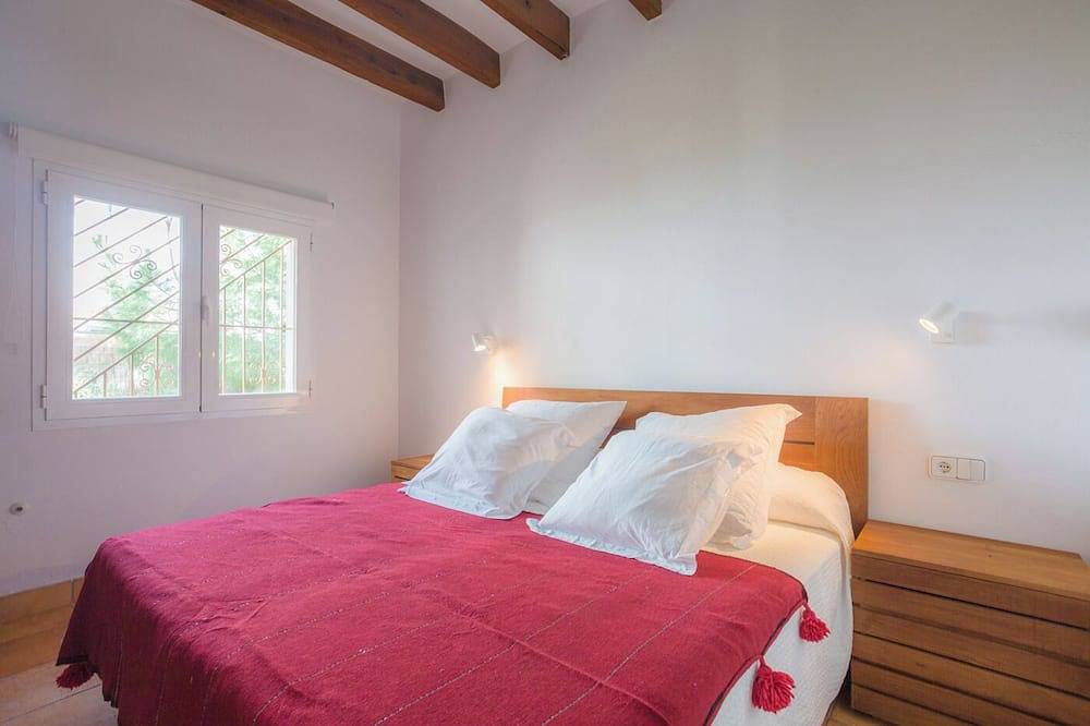 Entire apartment, Can Ban, Vibe on the seafront! in Ses Figueretes, Ibiza (Municipality)