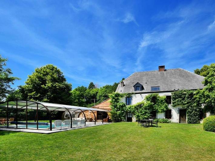 Vakantiehuis voor 16 personen, with Terras and Tuin as well as Zwembad and Sauna in Beauraing