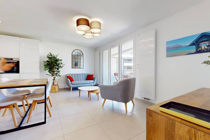 Gîte pour 2 personnes, avec terrasse sur le Lac d'Annecy - 2