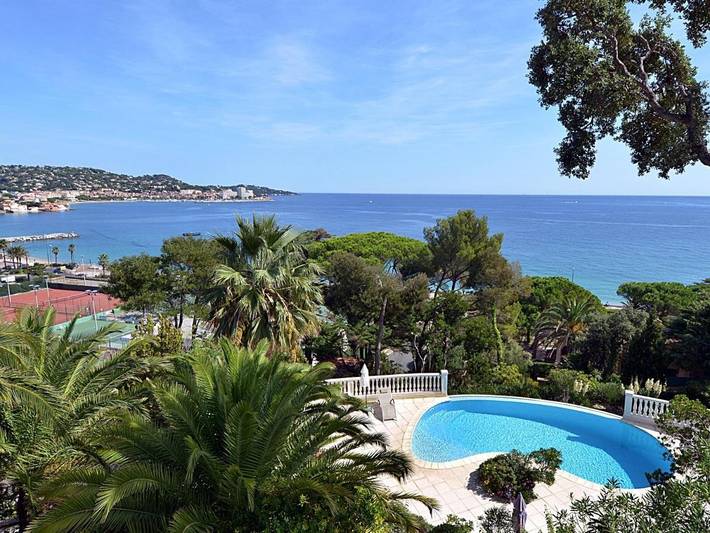 Hôtel pour 4 personnes, avec piscine et terrasse