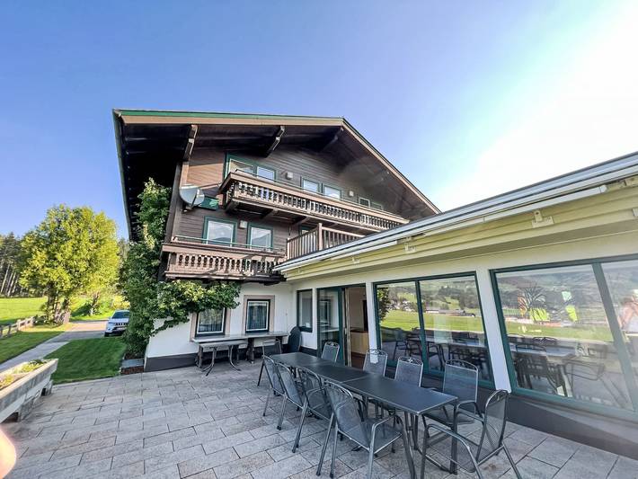 Ferienwohnung für 20 Personen, mit Balkon und Terrasse sowie Garten und Sauna