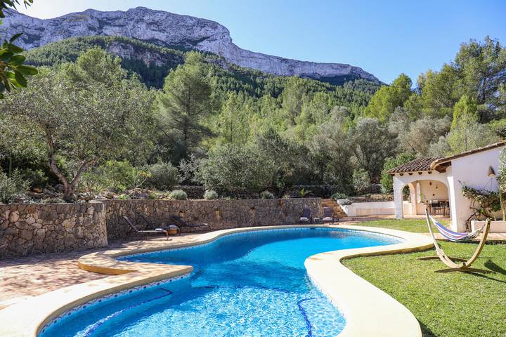 Casa rural para 6 personas, con terraza y jardín en Parc Natural del Montgó